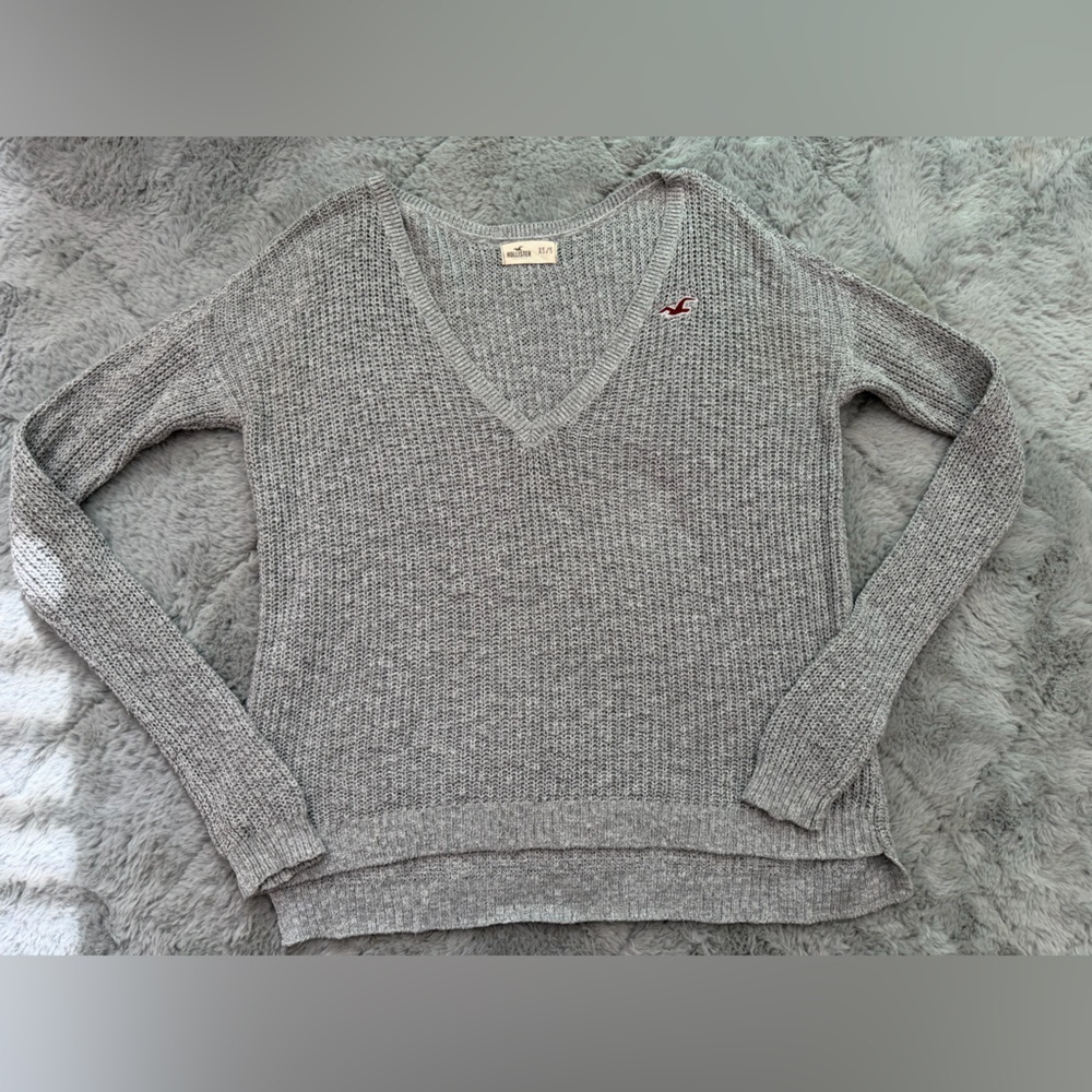 3/$21 Millennial Hollister Heather Gray V-Neck Sweater